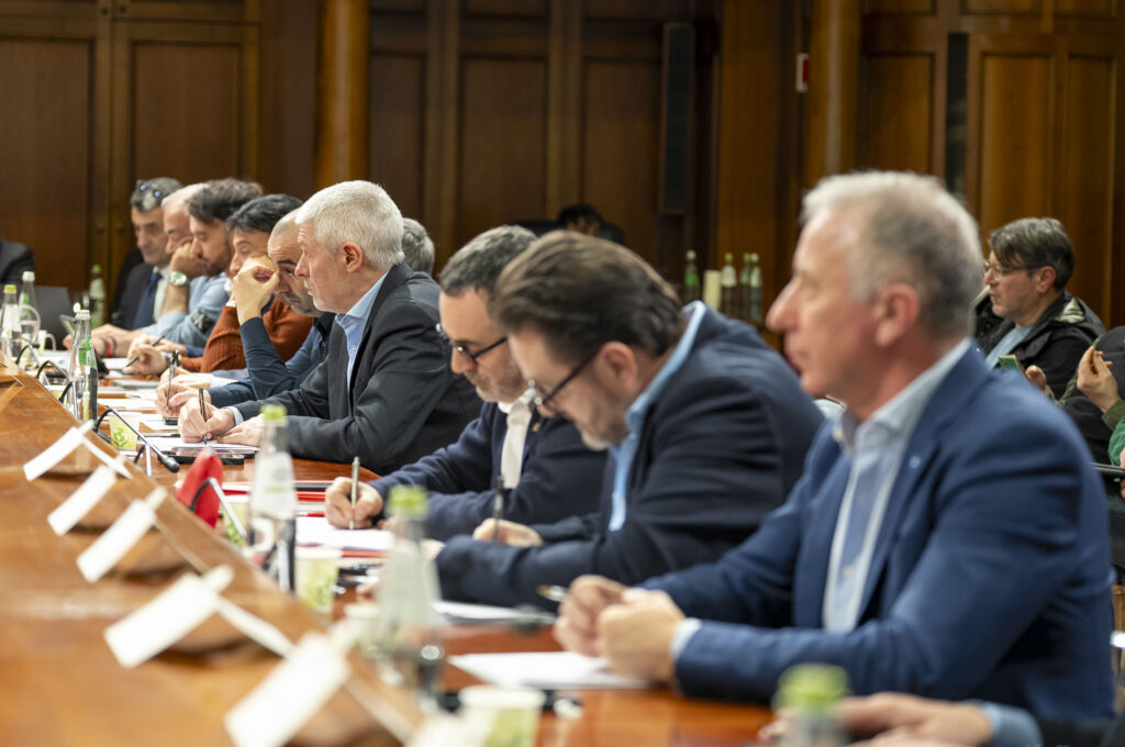 "L'ex Ilva deve restare pubblica"